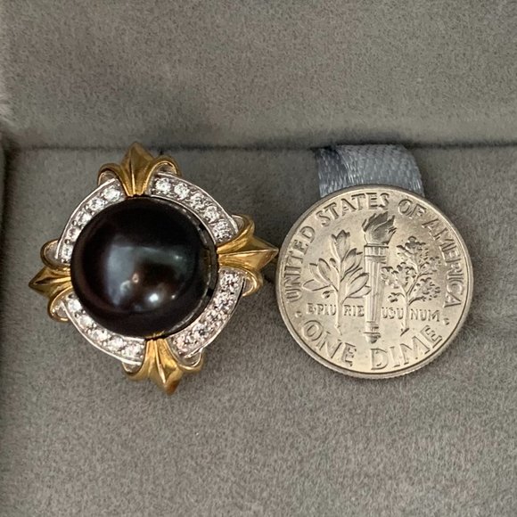 Tahiti Black pearl ear studs - Picture 3 of 8